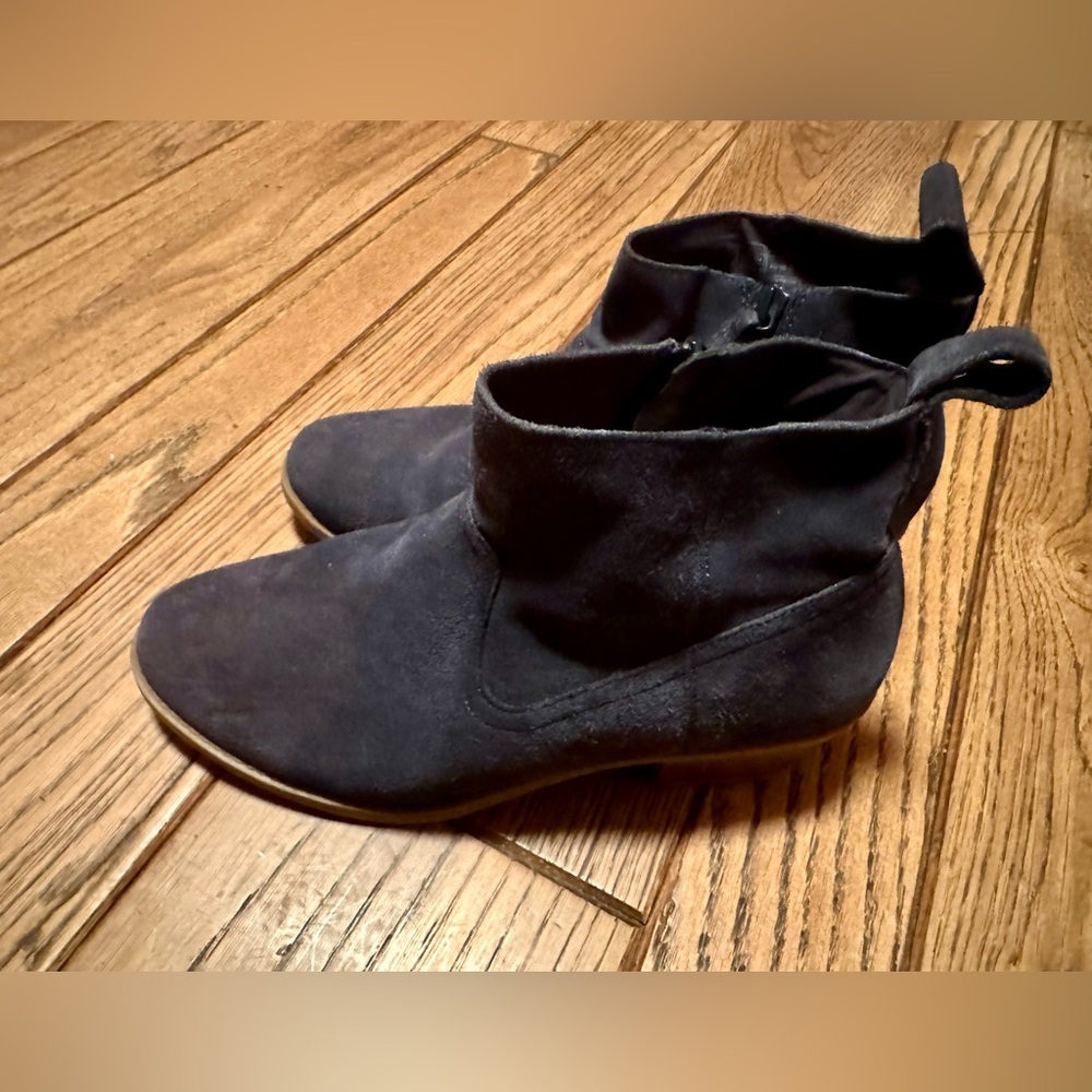 Vionic Water Repellent Blue Suede Boots